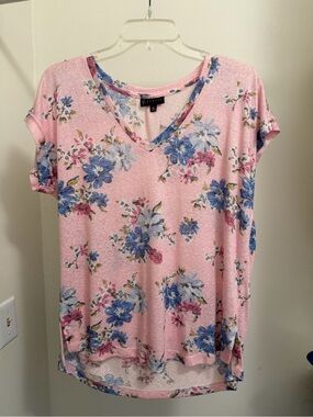 bobeau Pink Floral V-Neck Short Sleeve Tee